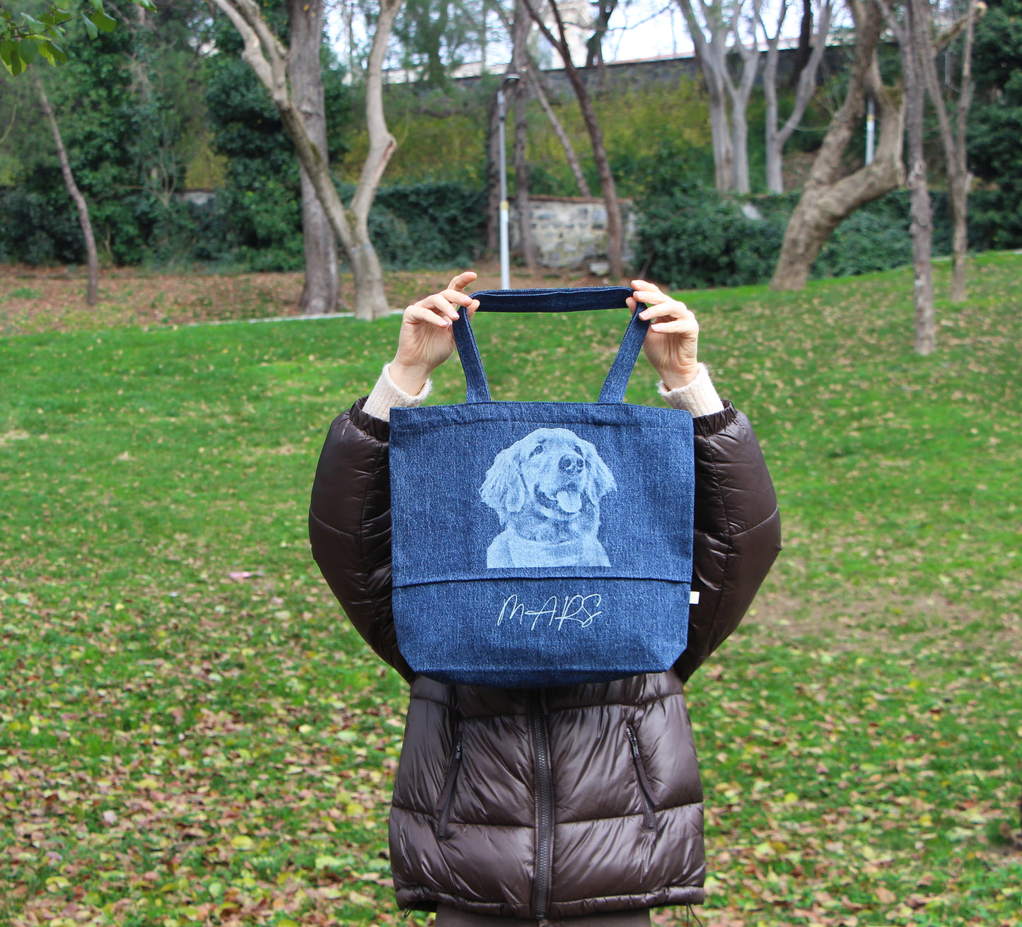 The Custom Pet Tote Bag, ideal for any outing with your pet, combining style and practicality effortlessly.