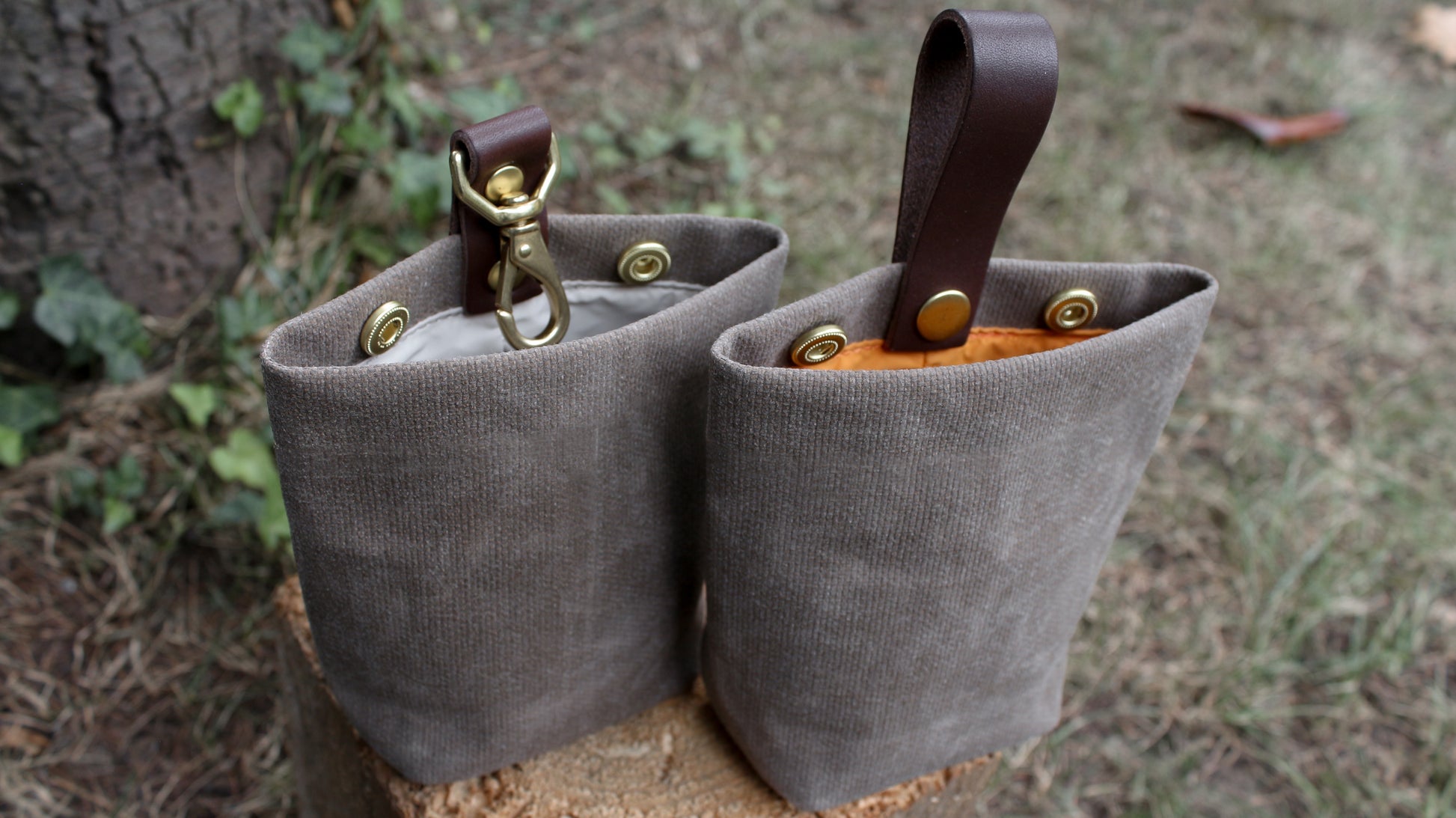 Choose between a refined beige or a bold orange lining for the brown Personalized Dog Treat Bag, adding a touch of personalized flair to suit your style.