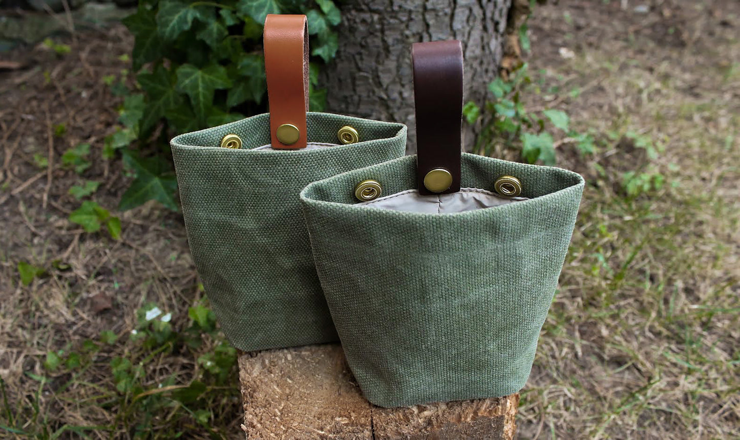 The snap button model of the Personalized Dog Treat Bag easily attaches anywhere, while the green version offers leather handle options in rich tan or deep brown, letting you choose the perfect style for your pet’s accessory.